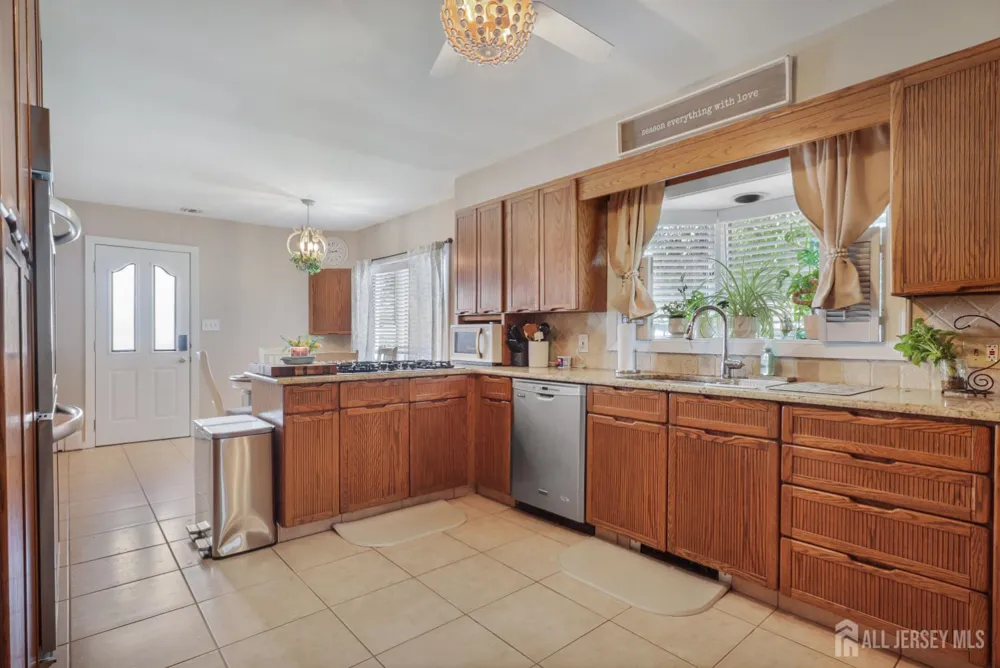 28 Colton Road Edison, NJ 08817