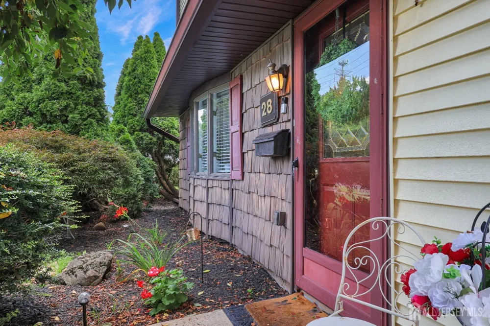 28 Colton Road Edison, NJ 08817