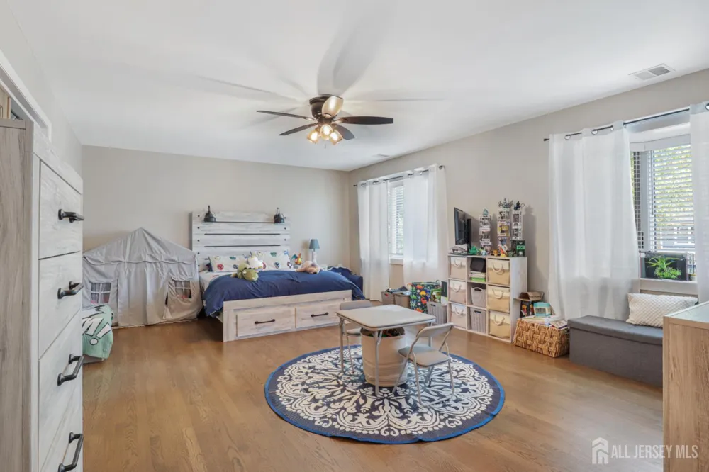 28 Colton Road Edison, NJ 08817