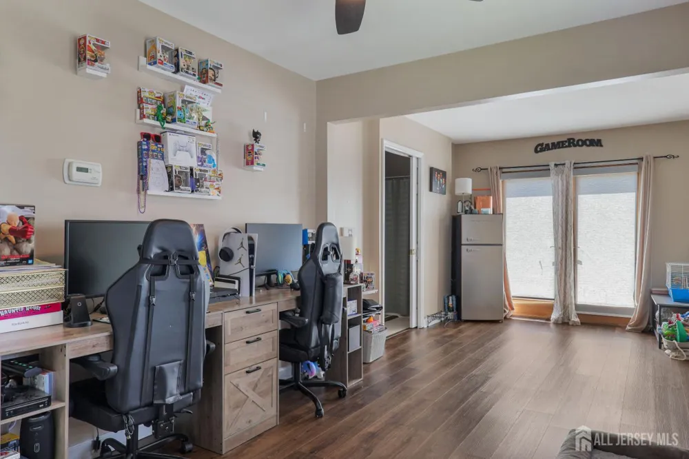 28 Colton Road Edison, NJ 08817