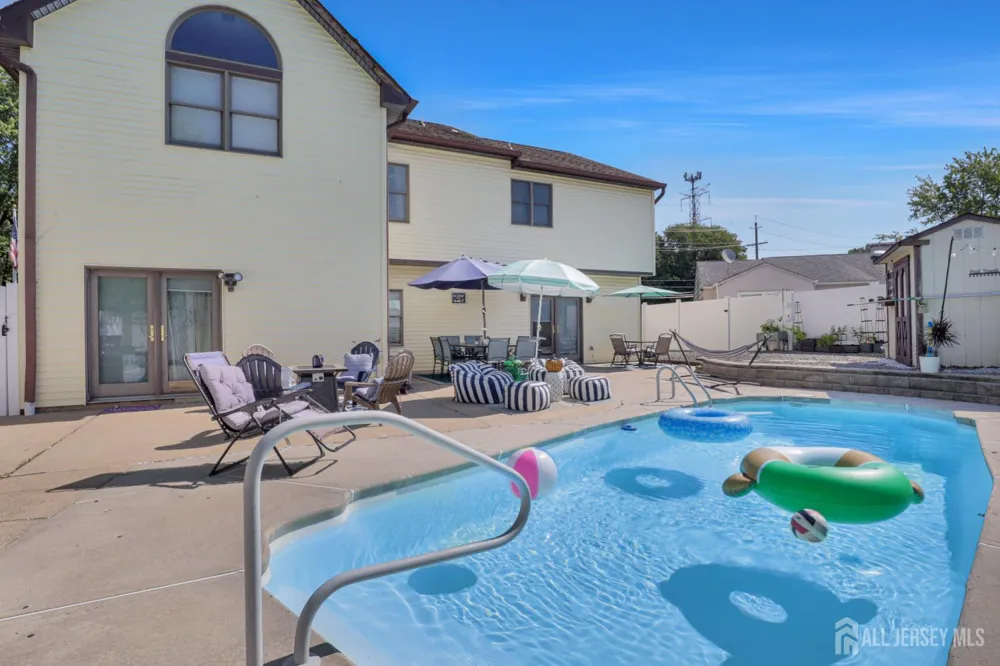 28 Colton Road Edison, NJ 08817