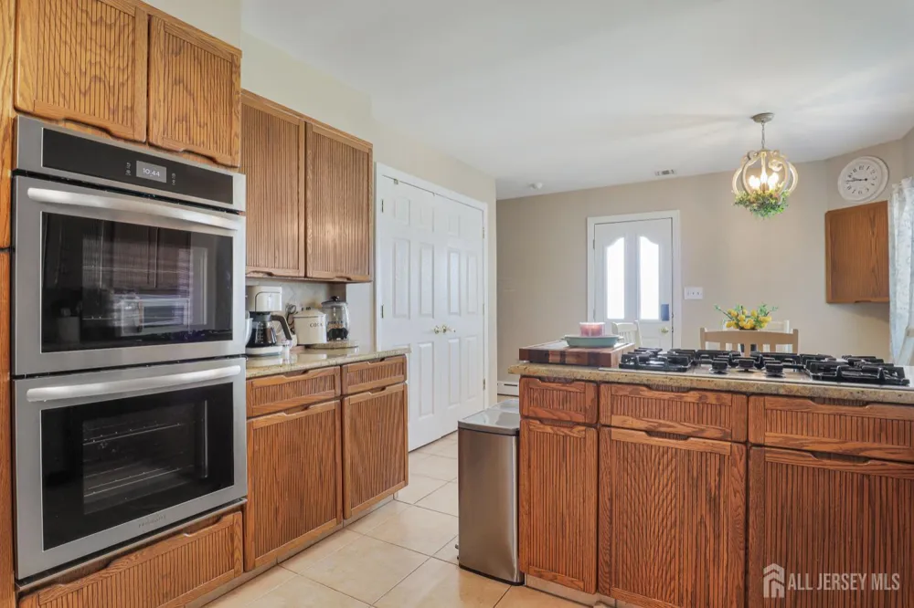 28 Colton Road Edison, NJ 08817