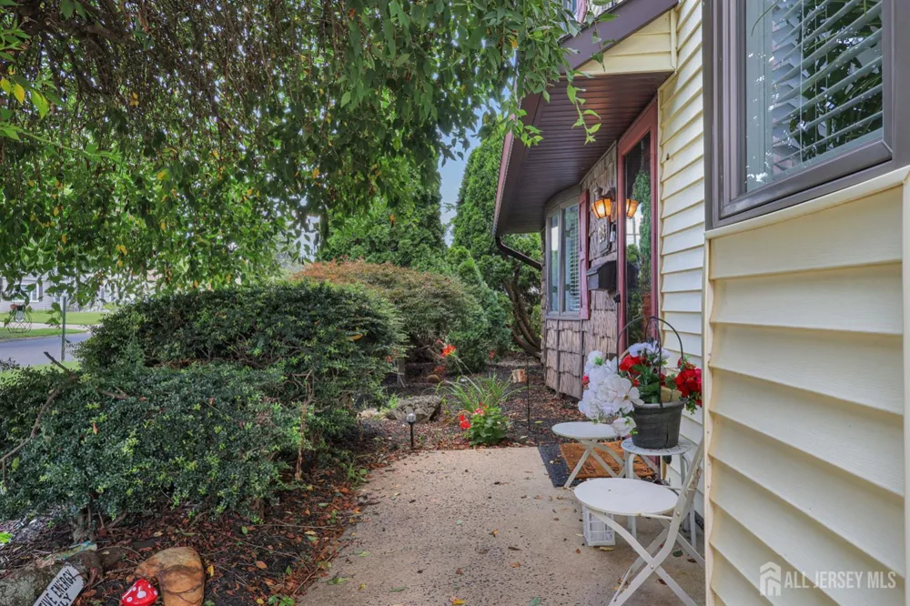 28 Colton Road Edison, NJ 08817