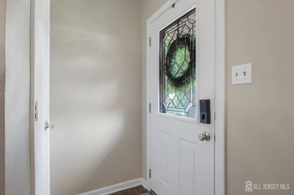 28 Colton Road Edison, NJ 08817