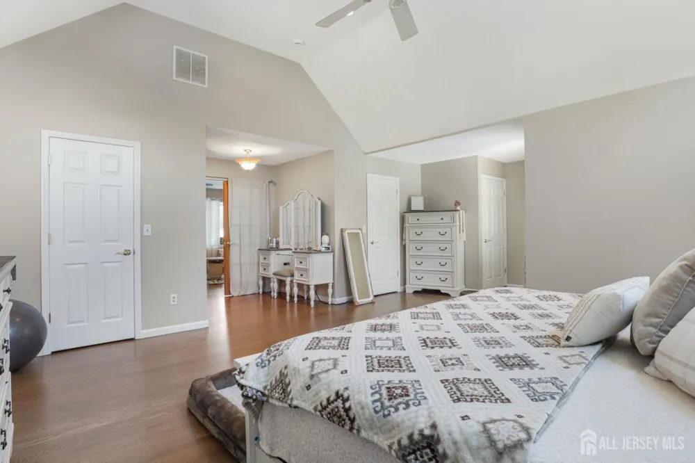 28 Colton Road Edison, NJ 08817