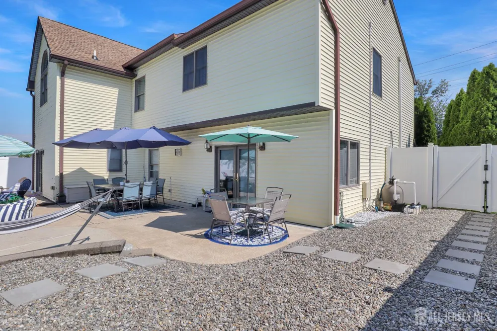 28 Colton Road Edison, NJ 08817