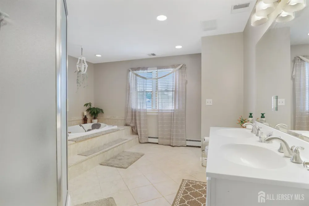 28 Colton Road Edison, NJ 08817