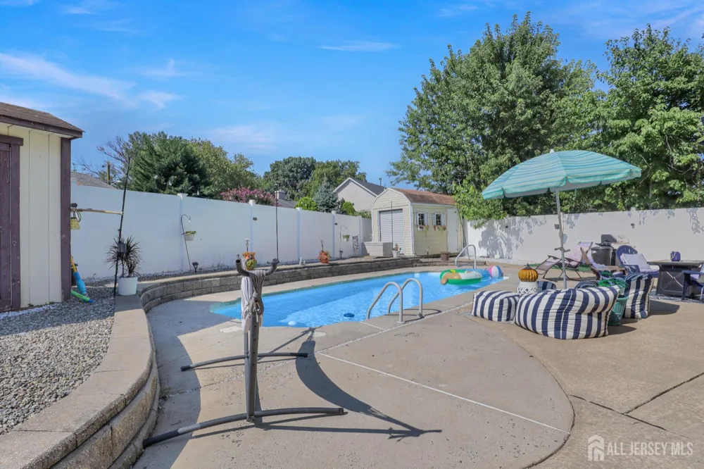 28 Colton Road Edison, NJ 08817