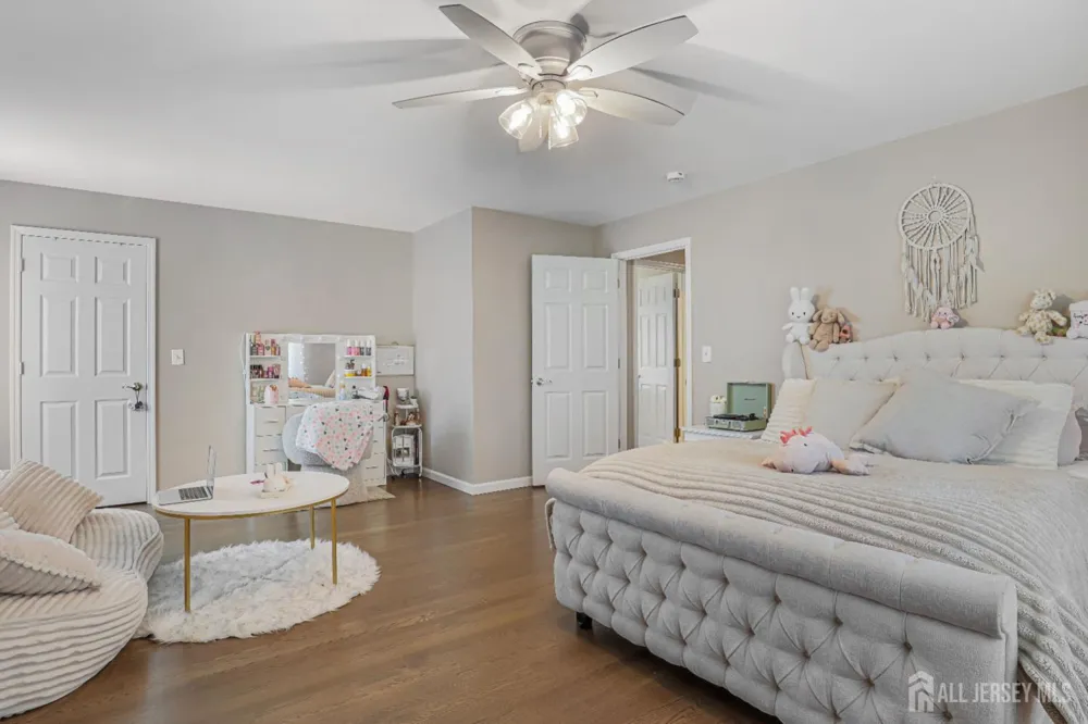 28 Colton Road Edison, NJ 08817