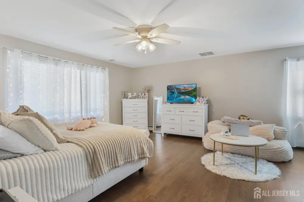 28 Colton Road Edison, NJ 08817
