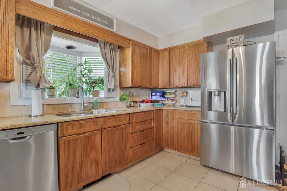 28 Colton Road Edison, NJ 08817