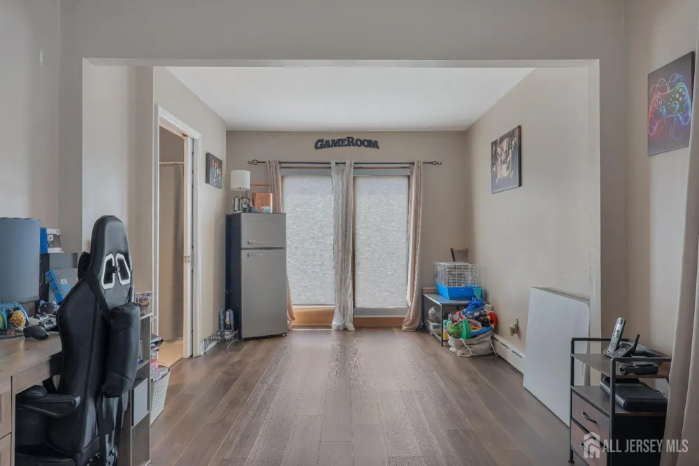28 Colton Road Edison, NJ 08817