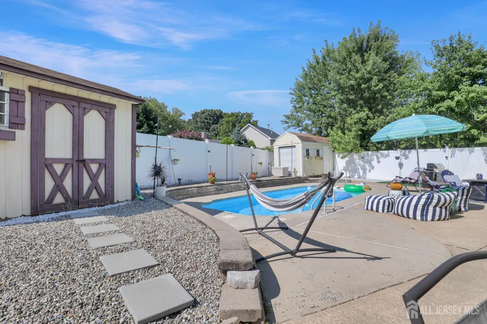 28 Colton Road Edison, NJ 08817