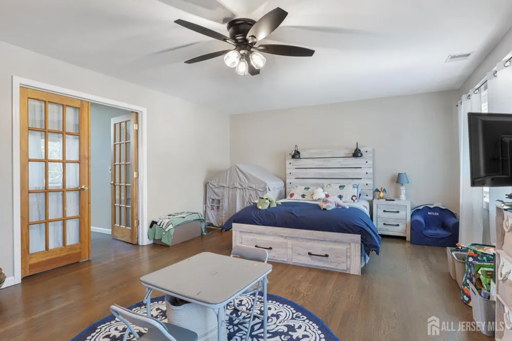 28 Colton Road Edison, NJ 08817