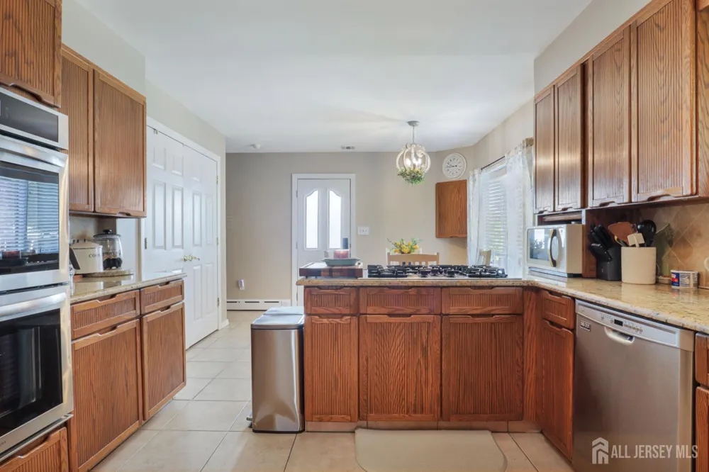 28 Colton Road Edison, NJ 08817