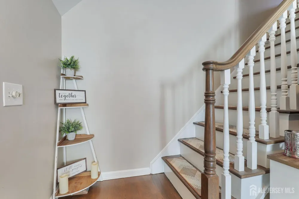 28 Colton Road Edison, NJ 08817
