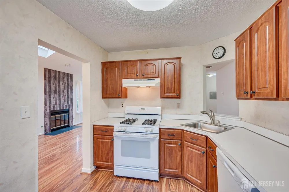 2 Farnham Square Sayreville, NJ 08859