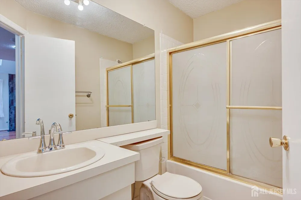 2 Farnham Square Sayreville, NJ 08859