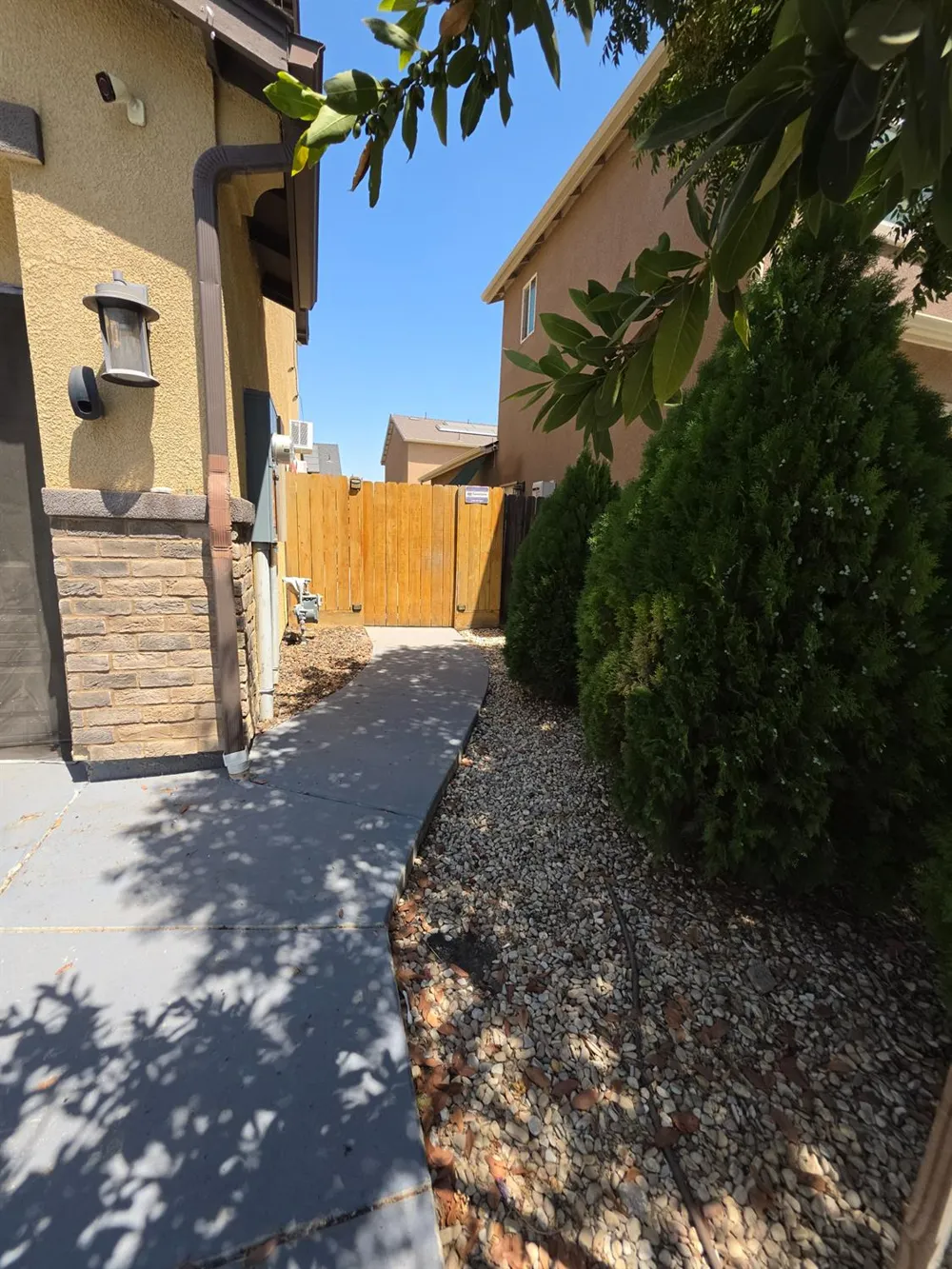 6326 W Donner Avenue Fresno, CA 93723