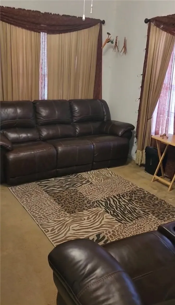 718 E Avenue E Robstown, TX 78380