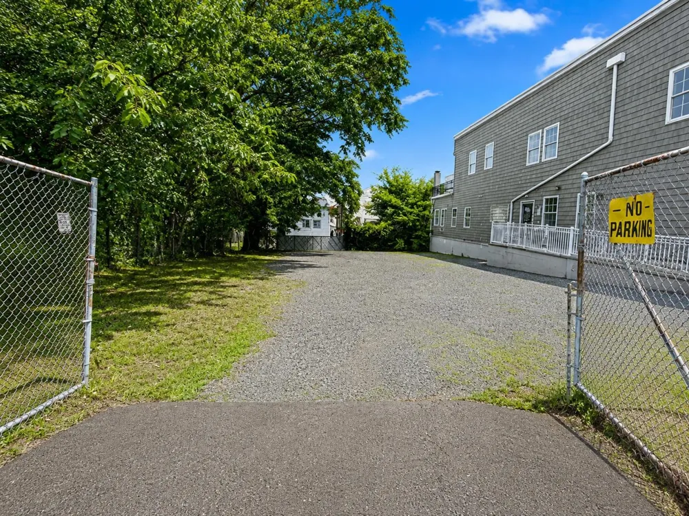 37 WEST 8TH ST Bayonne, NJ 07002
