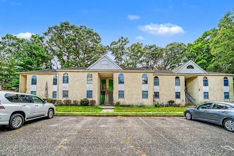 9 W Pleasant Ave