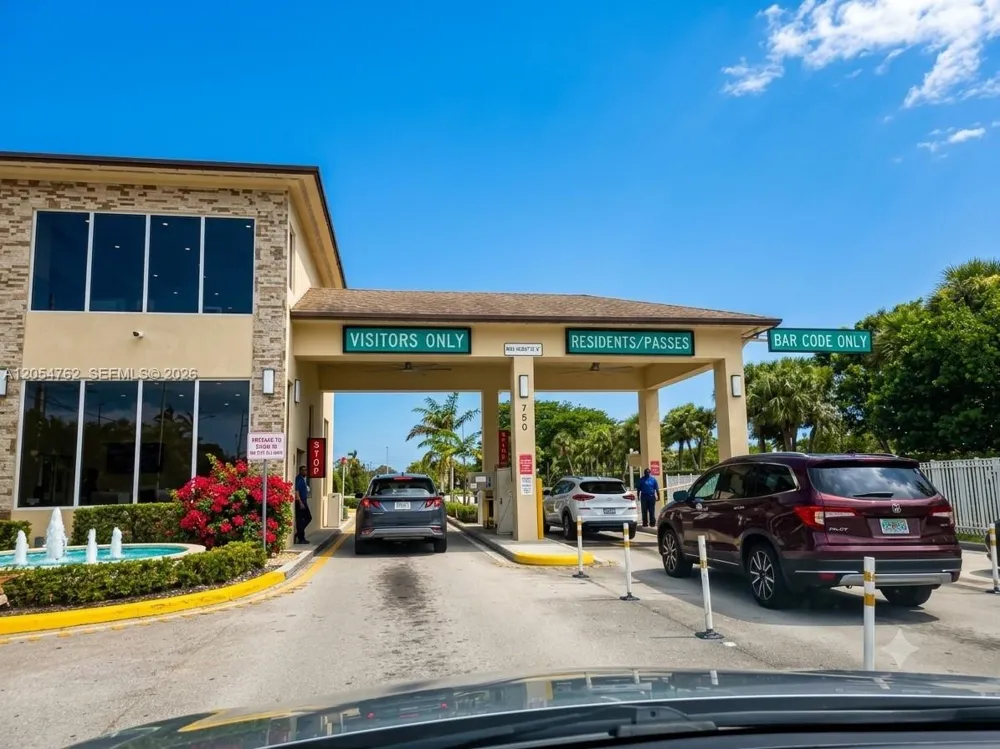 13455 SW 3rd St #309S Pembroke Pines, FL 33027