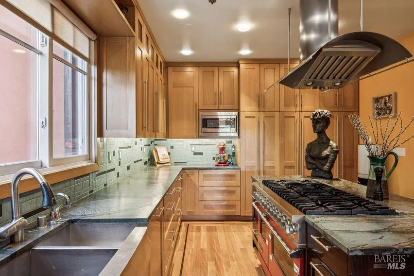 76 Bay Vista Drive Mill Valley, CA 94941