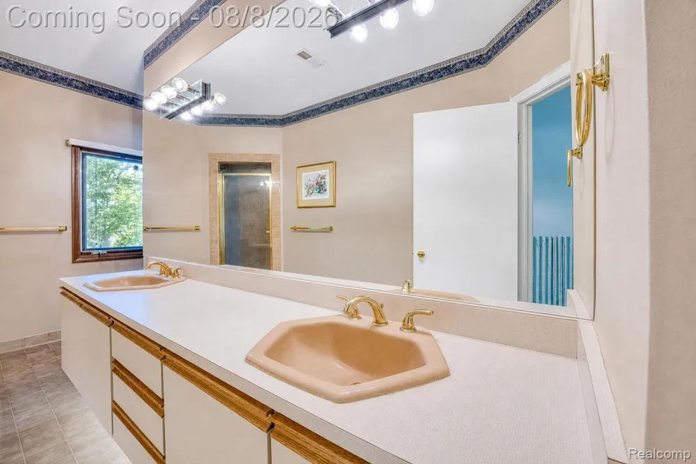 2425 Darren Drive Washington Township, MI 48094