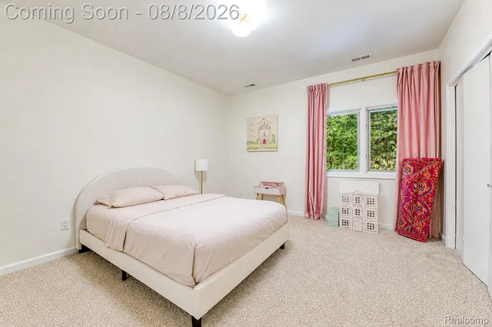 2425 Darren Drive Washington Township, MI 48094