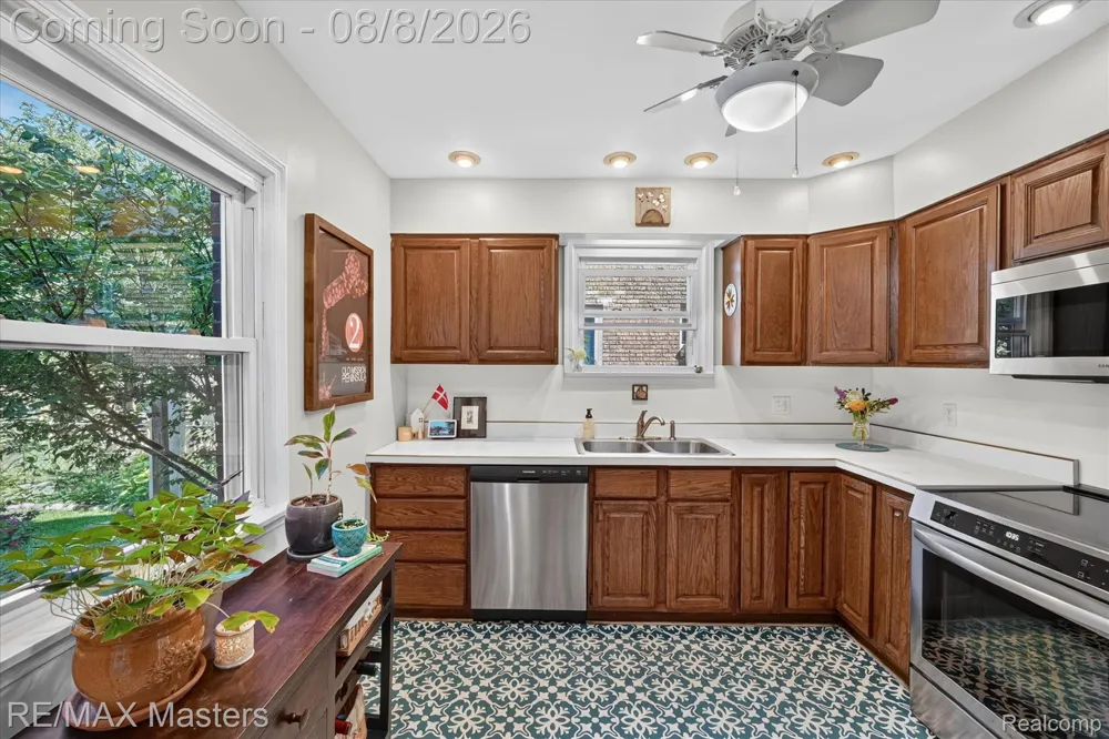 2212 22nd Street Wyandotte City, MI 48192