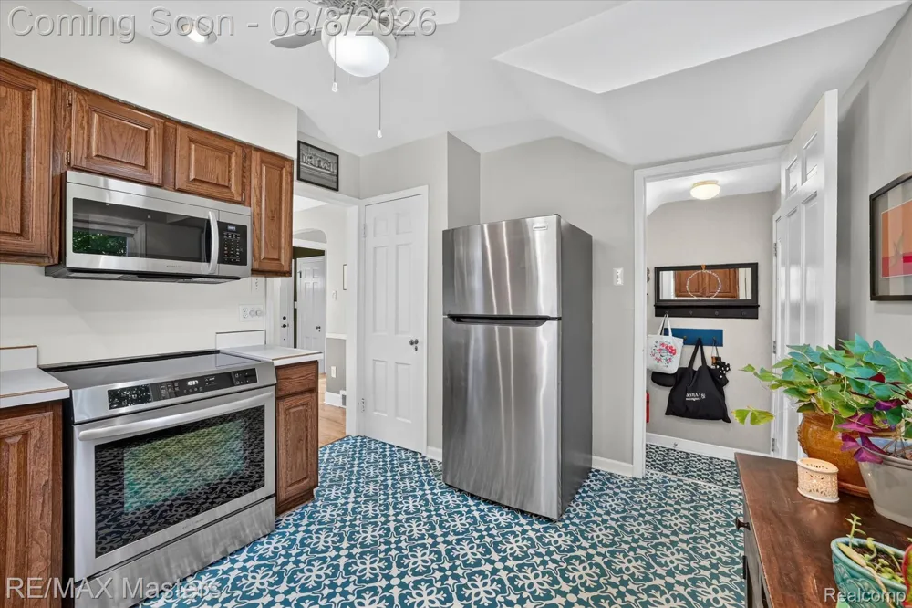 2212 22nd Street Wyandotte City, MI 48192