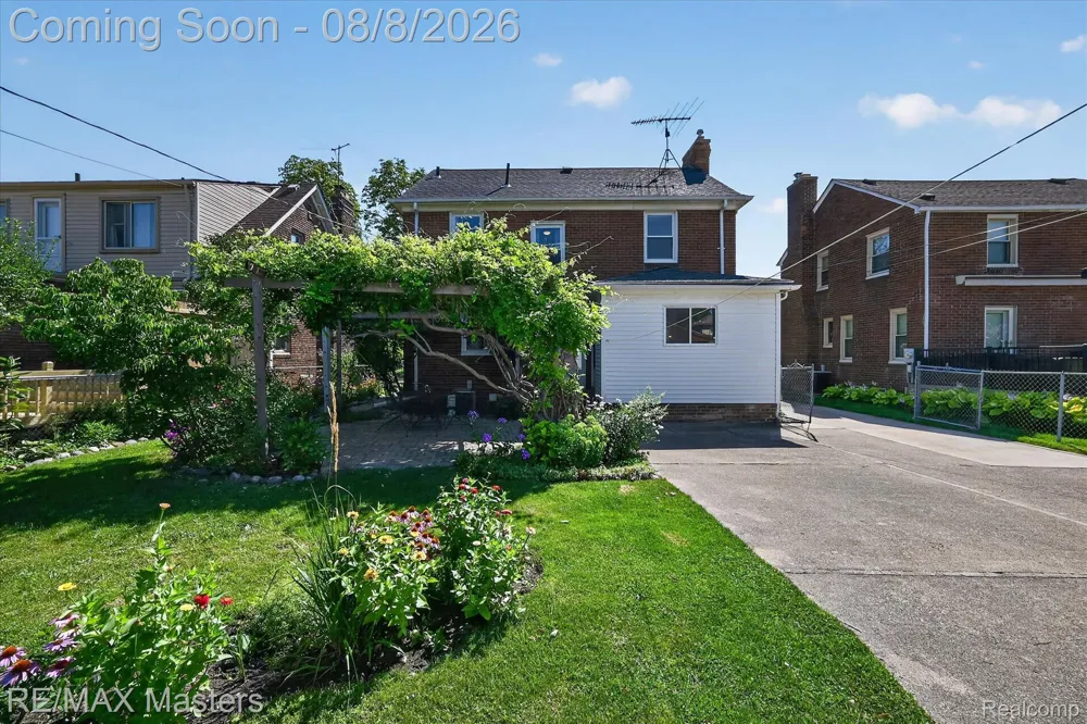 2212 22nd Street Wyandotte City, MI 48192