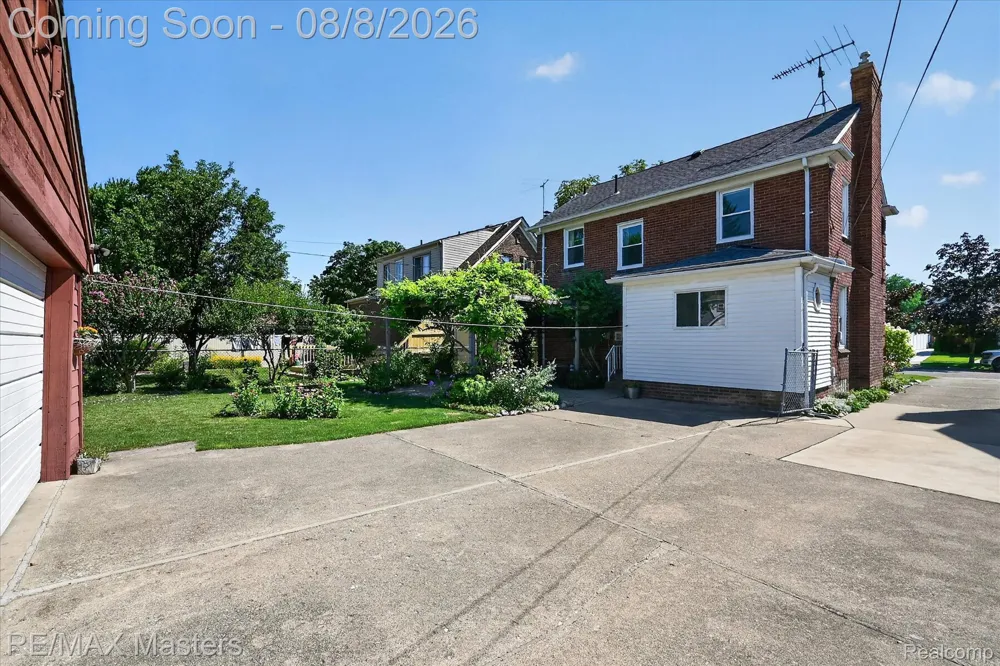 2212 22nd Street Wyandotte City, MI 48192