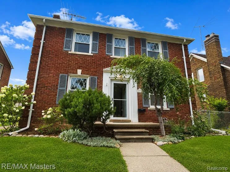 2212 22nd Street Wyandotte City, MI 48192