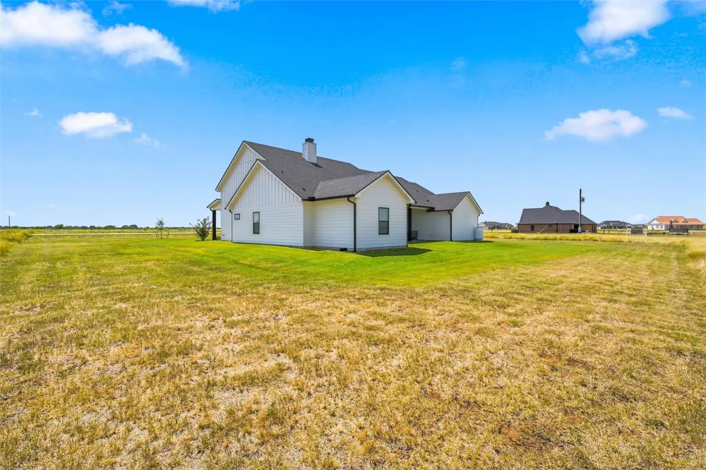803 Willow Moon Ranch Road Crawford, TX 76638