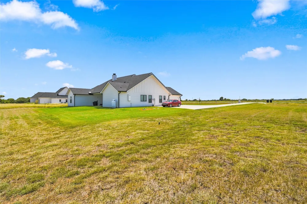 803 Willow Moon Ranch Road Crawford, TX 76638