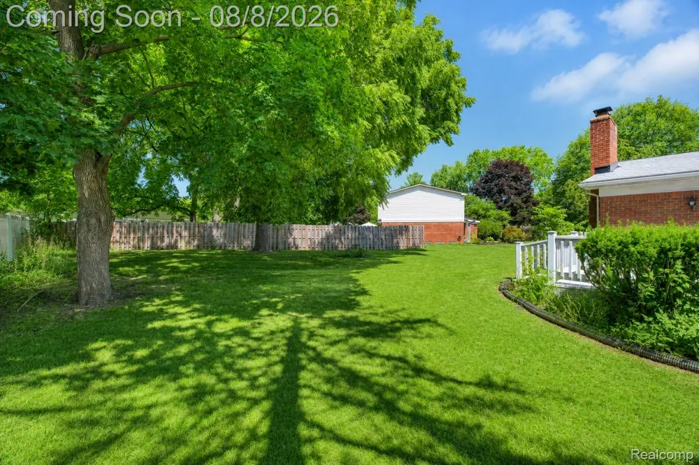 416 Lawson Court Troy City, MI 48084