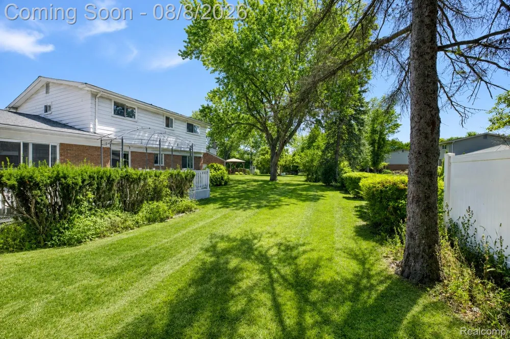 416 Lawson Court Troy City, MI 48084
