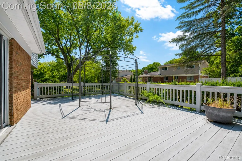 416 Lawson Court Troy City, MI 48084