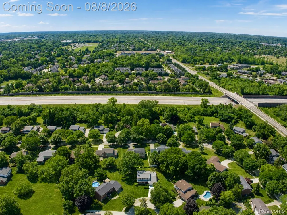 416 Lawson Court Troy City, MI 48084