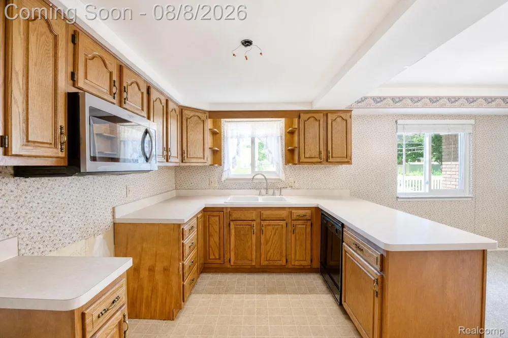 416 Lawson Court Troy City, MI 48084
