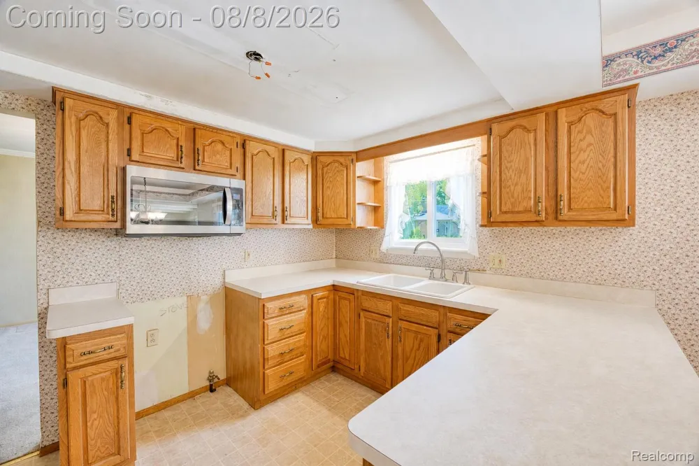 416 Lawson Court Troy City, MI 48084