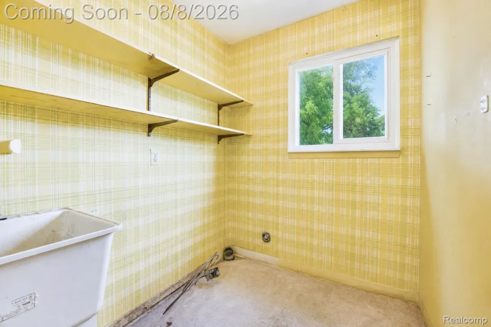 416 Lawson Court Troy City, MI 48084