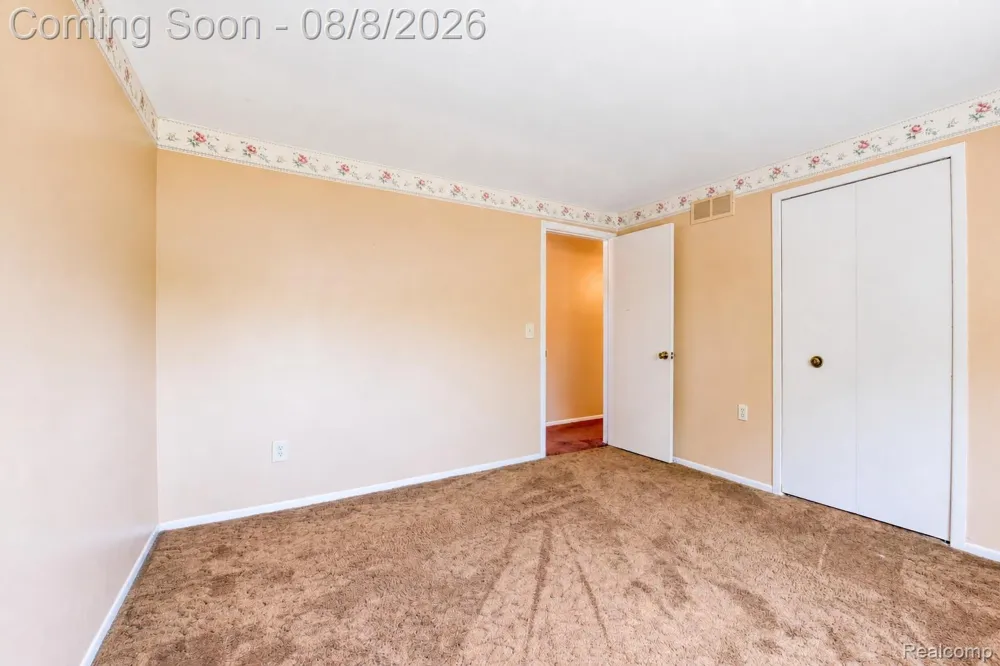 416 Lawson Court Troy City, MI 48084