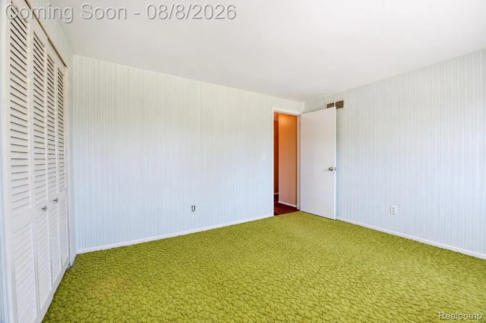 416 Lawson Court Troy City, MI 48084