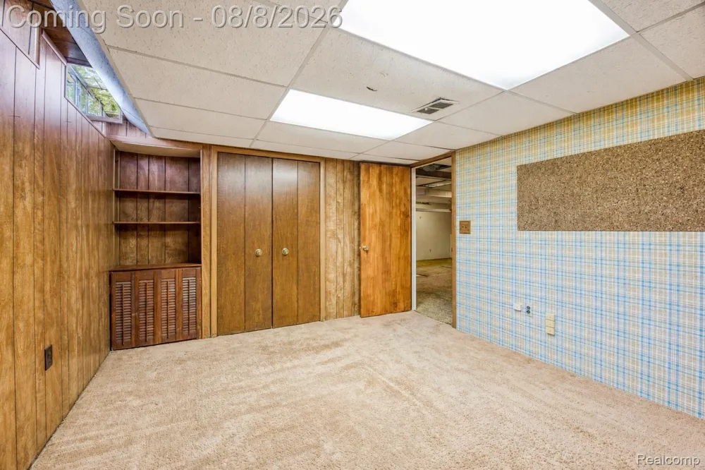 416 Lawson Court Troy City, MI 48084