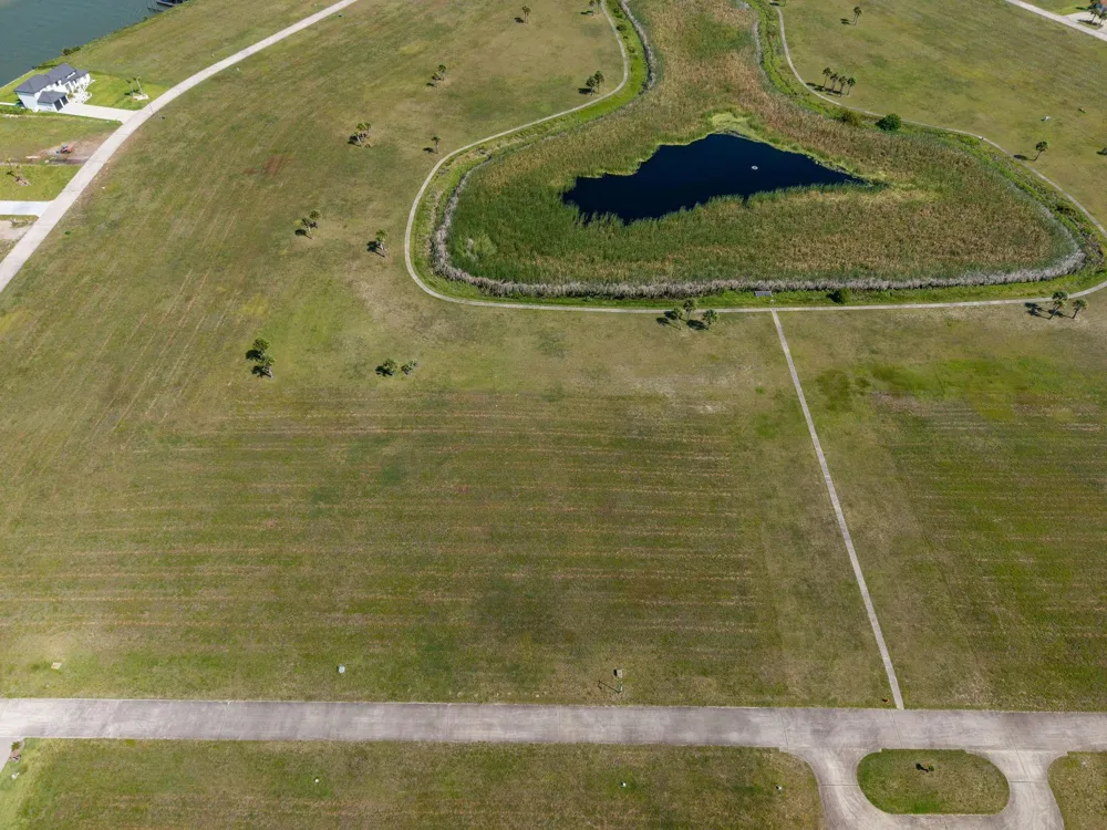 425 Vineyard Bay Port O Connor, TX 77982