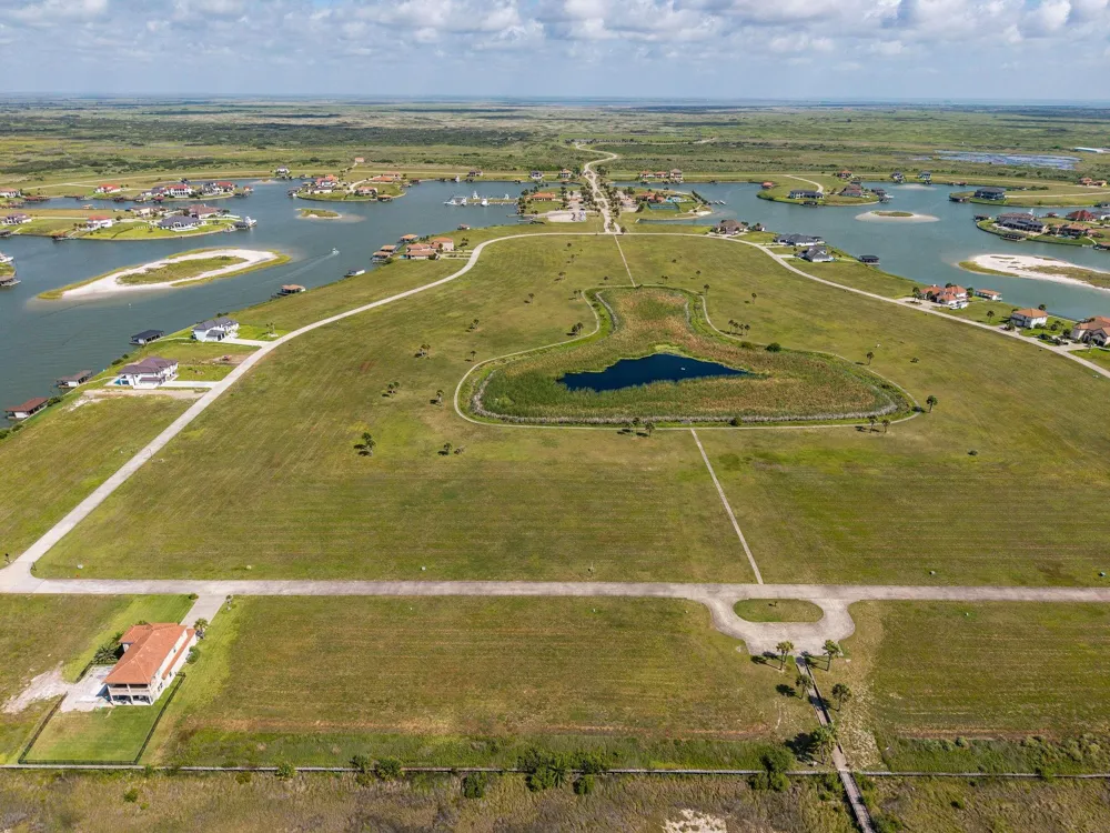 425 Vineyard Bay Port O Connor, TX 77982