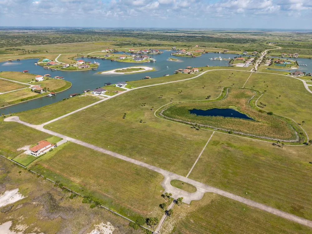 425 Vineyard Bay Port O Connor, TX 77982